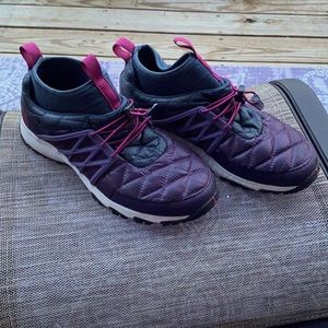Hiking/outdoor athletic shoes